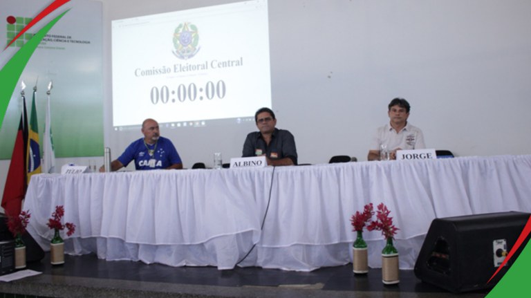 Candidatos debatem propostas no campus Campina