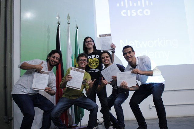 Turma do IFPB Campina comemora cerficação da Cisco