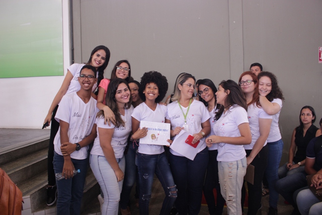 Estudantes de química recepcionam os novos amigos