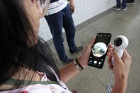 Aluna testa equipamento doado pelo Facebook