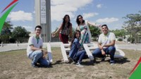 Estudantes produtores do filme com as professoras Gardenia Lustosa e Germana Oliveira