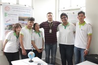 Professor Petrúcio com os alunos das duas equipes medalhistas de ouro