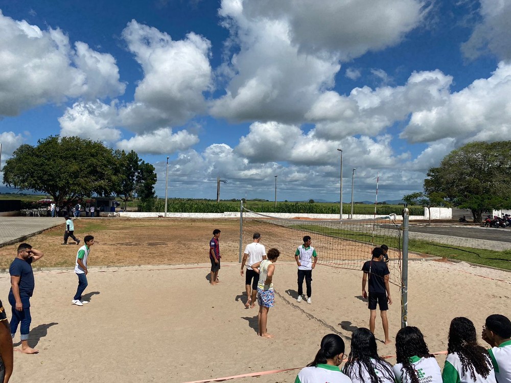 Alunos do programa PARTIUIF participam de atividade esportiva com foco em produção jornalística