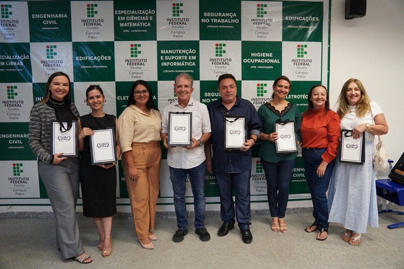 Campus Patos promove aula inaugural de Curso de Manicure e Pedicure 1.jpg