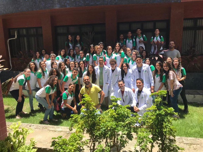 Discentes realizam visita técnica ao laboratório de Química do Campus ...