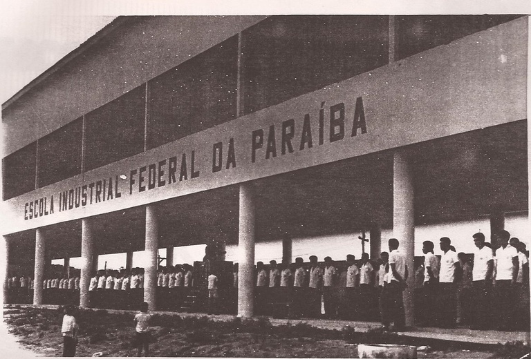 Fachada principal da Escola Industrial Federal da Paraíba