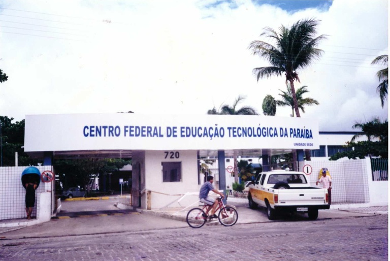 Fachada principal do Centro Federal de Educação Tecnológica da Paraíba