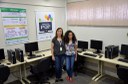 Valéria Cavalcanti e aluna Jaênia Pereira em um dos laboratórios de Sistemas para Internet