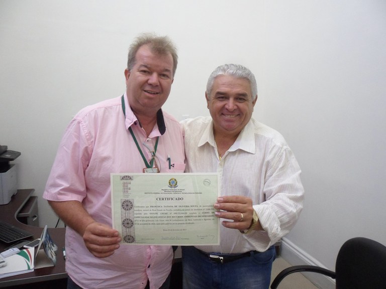 Reitor assina primeiro certificado do curso de Gestão Ambiental -Campus Picuí