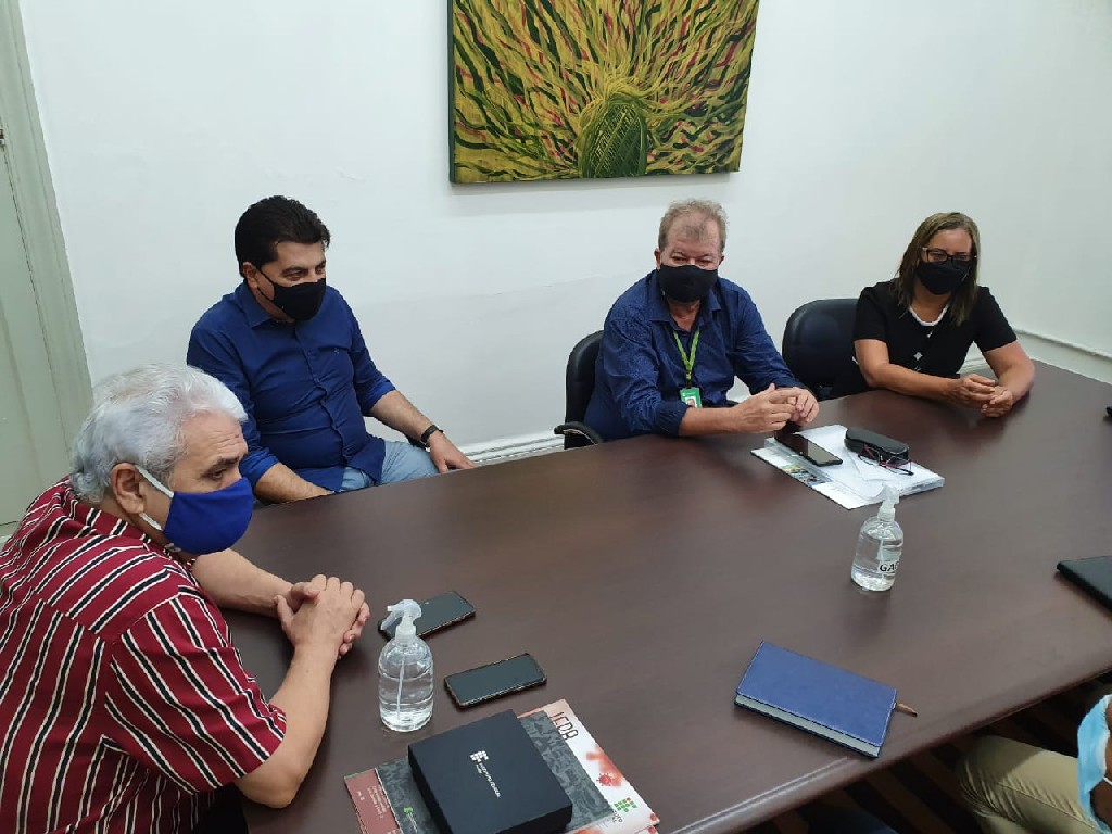 Encontro na Reitoria.jpg