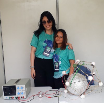 Estudantes Maria Luísa e Tayná.jpg