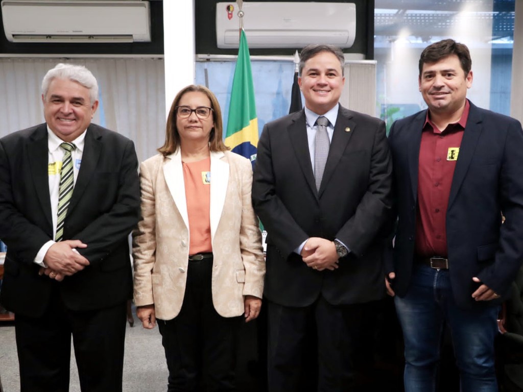 Senador EFRAIM FILHO com reitora Mary Roberta.jpeg