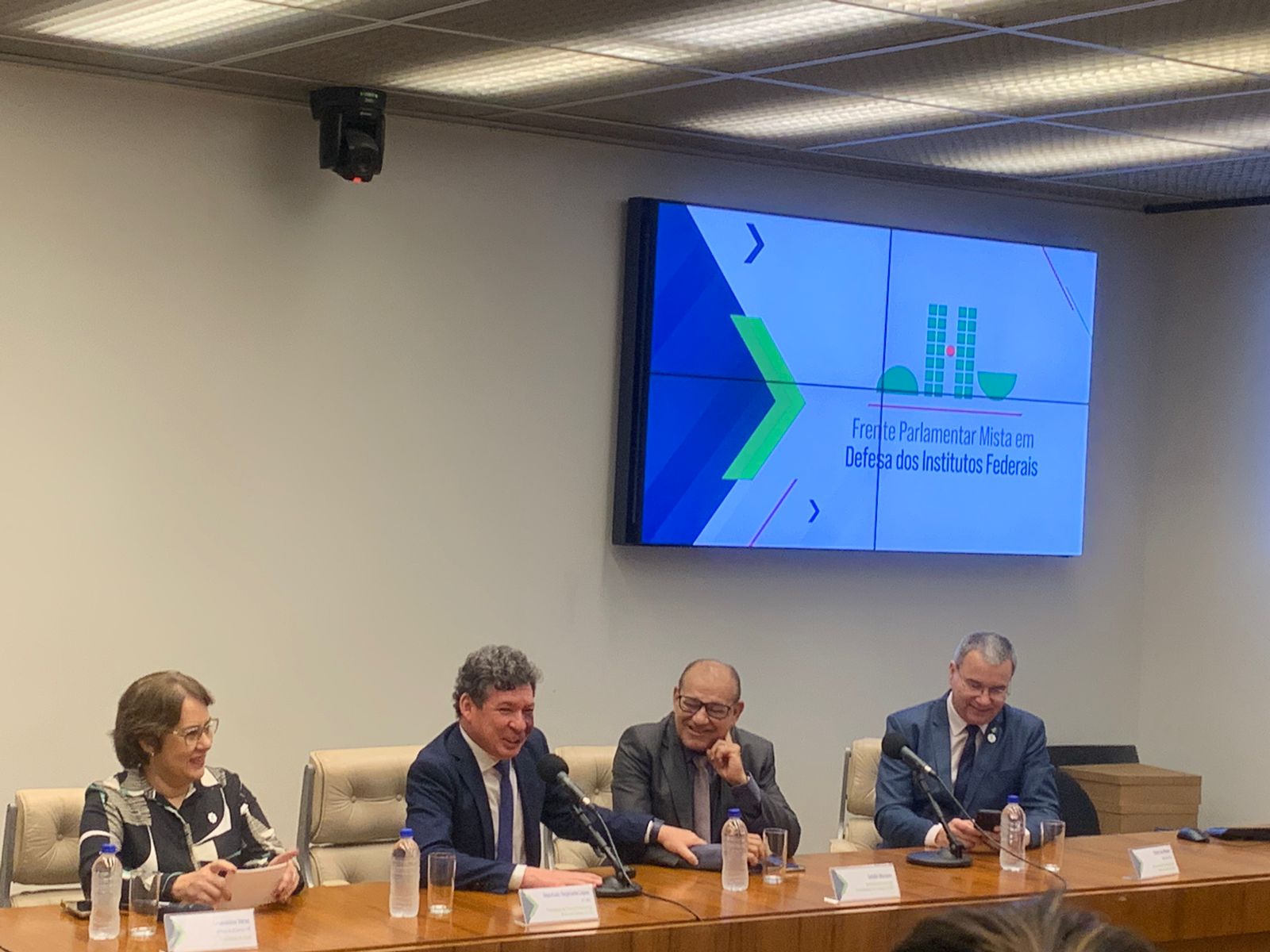 Frente parlamentar mista em defesa dos istitutos federais.jpeg