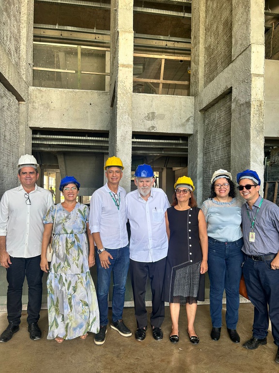 Visita do deputado federal Luiz Couto às obras da nova sede da Reitoria do IFPB.jpeg