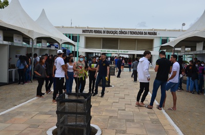 Experimentos em várias áreas do conhecimento chamam a atenção. Encontro de Bandas e Fanfarras movimenta o Campus