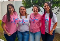 Camisetas vendidas pela Rede Feminina de Combate ao Câncer