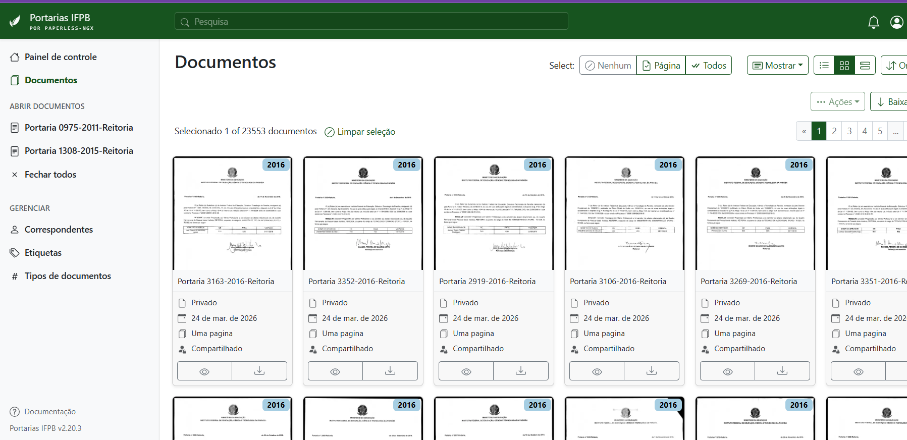 Print da tela do sistema, onde se pode ver uma barra verde na parte superior da tela, do lado esquerdo um menu vertical na cor cinza e, no centro, vários arquivos de portarias  com informações de cada documento e as opções de visualizar o arquivo ou de fazer o seu download.