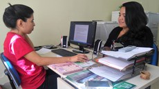 Oficinas em parceria com a UFCG serão realizadas no IFPB - Campus Sousa. Na foto, as estagiárias de Serviço Social no Instituto: Éllida Calixto (esq.) e Dayane Ferreira (dir.)