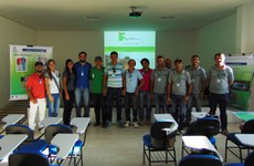 Grupo do curso de Medicina Veterinária apresenta resultado de pesquisa para funcionários de uma empresa de laticínios de Sousa (PB)